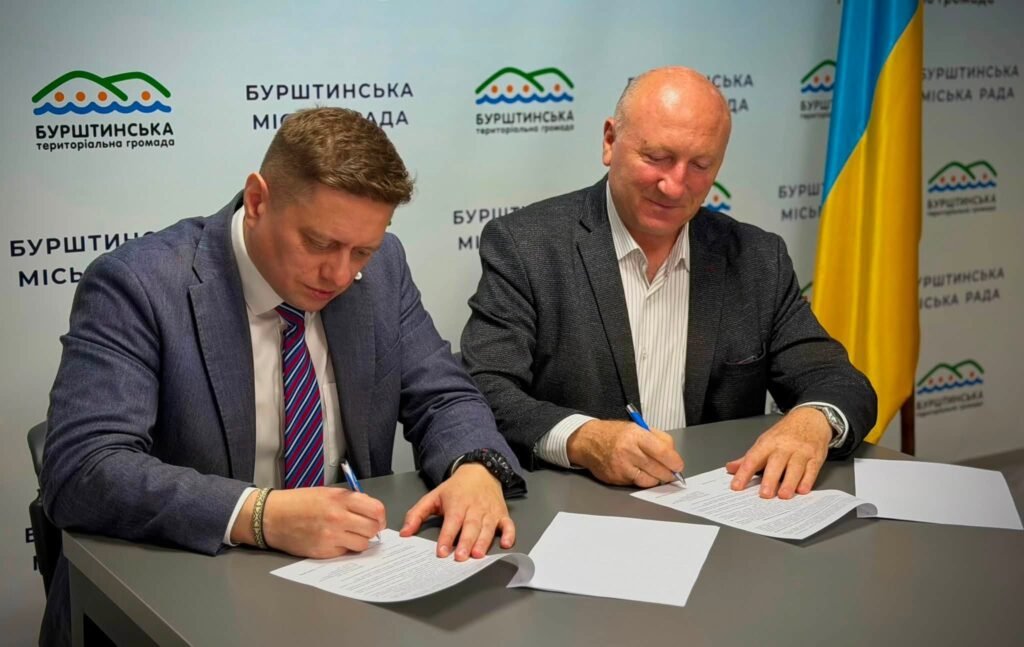 Роман Матис і Василь Андрієшин підписують меморандум про співпрацю щодо індустріального парку «Бурштин»