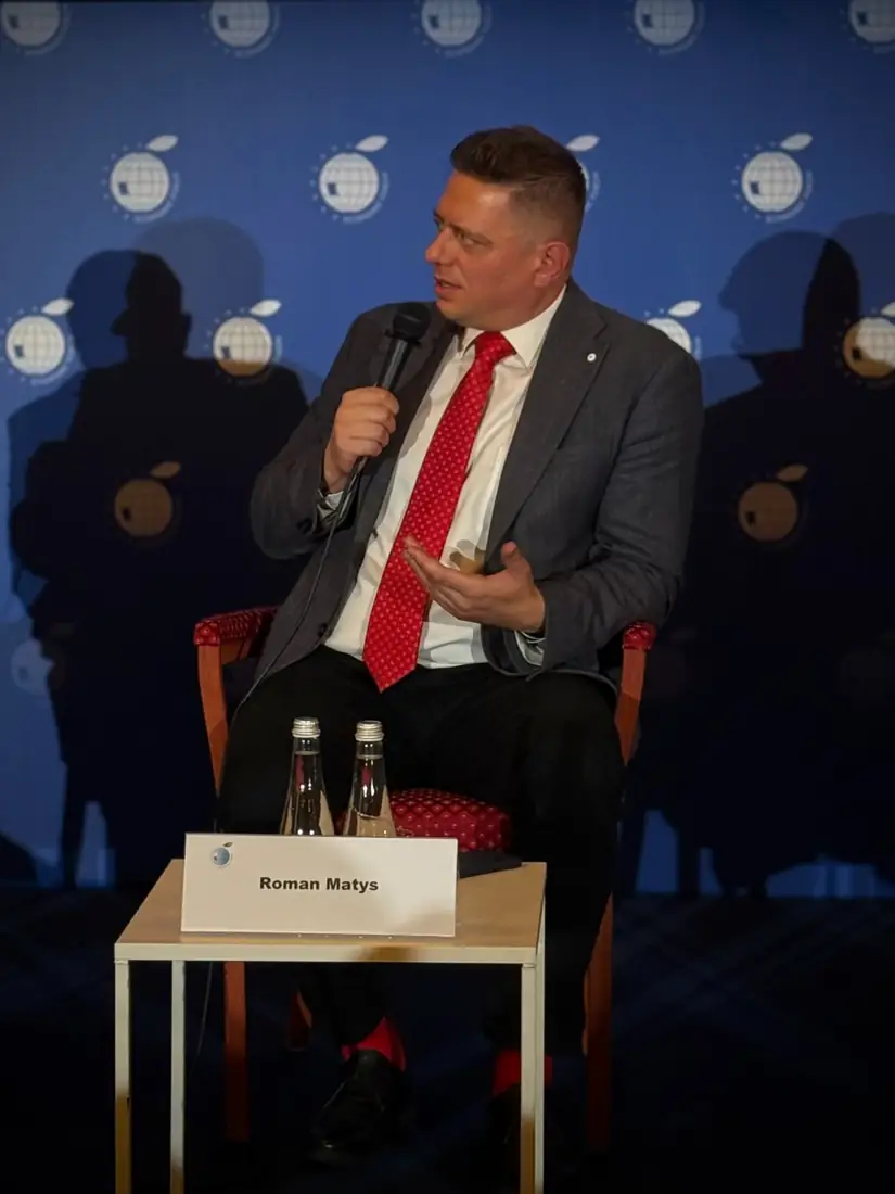 Роман Матис виступає на Економічному форумі в Карпачі 2026